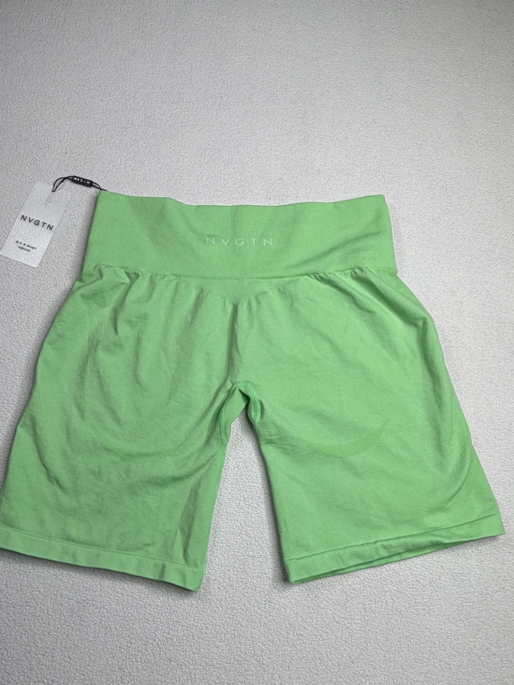 ✨NWT✨NVGTN Mid Rise Contour Seamless Shorts•💚Pistachio - Picture 3 of 15